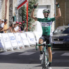 Cristian Rodríguez entra en solitario en la meta de La Baña para proclamarse vencedor de la etapa reina y convertirse en nuevo líder de la Vuelta a León