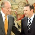 Ibarretxe, con el Rey durante su encuentro del jueves, es el político más valorado por los vascos