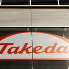 Logo de la farmacéutica japonesa Takeda, que tras la adquisición de la irlandesa Shire se convierte en una de las diez mayores farmacéuticas del mundo.