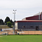 El Consistorio acomete unas nuevas pistas de tenis en la zona polideportiva. R.P.