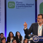 Rajoy durante su intervención en el I Foro de Jóvenes, Libertad y Participación, en Bilbao. luis tejido