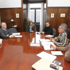 Magaz y Cortés, con el comité y la dirección en la reunión donde se llegó a un preacuerdo.