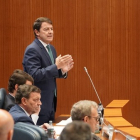 El presidente de la Junta, Alfonso Fernández Mañueco, interviene en el Pleno de las Cortes. RUBÉN CACHO