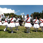 Los jóvenes de Carrizo escenificaron el tradicional baile de los danzantes. MARCIANO PÉREZ