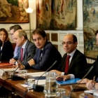 Roberto Bermúdez de Castro (cuarto por la derecha), en una reunión con otros secretarios de Estado.