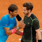Nadal felicita a Murray tras caer derrotado en la final del Mutua Madrid Open.