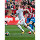Rodri gozó de esta clarísima ocasión de gol en el primer minuto que pudo cambiar el sino del partido. AURELIO FLÓREZ