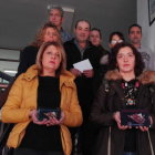 Los ganadores del concurso, con los organizadores. ARAUJO