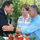El presidente homenajea a Ovalle. CARLOS FOTOGRAFÍA