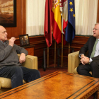 Samuel Rubio, durante la reunión mantenida con el alcalde. DL