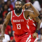 James Harden celebrando una de las canastas durante el partido frente a los Utah Jazz.