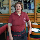 Clara, en el comedor de la Pulpería Gavela, en frente de la antigua azucarera de Santa Elvira, lo que será el Palacio de Congresos.