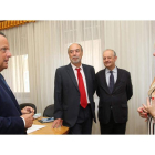 El presidente del Consejo, Mario Amilivia, junto a Francisco Ramos, a José Ignacio Sobrini y la alcaldesa de Aguilar de Campoo. BRÁGIMO