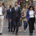 Imagen de los consejeros de JuntsXCat, ayer, a su llegada al Palacio de la Generalitat. QUIQUE GARCÍA