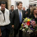 Raquel Álvarez y Miguel Ángel Merino, ayer en la Plaza del Ayuntamiento de Ponferrada