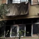 En la imagen, la vivienda arrasada por las llamas en la localidad barcelonesa de Hospitalet
