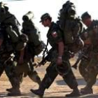 Un grupo de integrantes del ejército de Chile se dirige a Haití