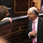 La ministra de Empleo, Fátima Báñez, y el ministro de Hacienda, Cristóbal Montoro, en un pleno del Congreso.
