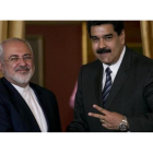 Nicolas Maduro, con el ministro de Exteriores iraní, Mohamed Javad Zarif.
