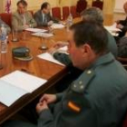 Los participantes en la reunión de constitución de la comisión, al inicio de la sesión inicial