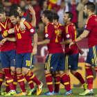 Los jugadores de la Selección celebran el gol de Xavi que, prácticamente, les da el billete para el Mundial de Brasil.