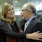 La consejera Pilar del Olmo acompaña al ministro Montoro. ZIPI
