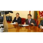 Francisco Álvarez, Miguel Alejo y José María Feliz Cadenas, en la rueda de prensa de ayer