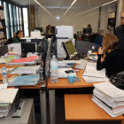 Trabajadores en la zona ampliada y nueva del Ayuntamiento.