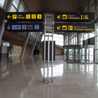 El stand de Good Fly en el aeropuerto de León —al fondo— está cerrado desde hace semanas.