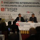 El director general del Incibe, Miguel Rego, y el director del CNPIC, Fernando José Sánchez, inauguraron ayer el Enise.