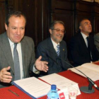 Terciado, primero por la izquierda, clausura el curso on line de creación de empresas.