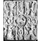 Arriba, fotografía del relieve tal y como acaba de ser localizada en el Instituto del Patrimonio Cultural.