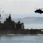 Un helicóptero de la Armada chilena sobrevuela Valparaíso.