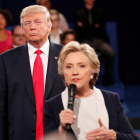 Hillary Clinton y Donald Trump, durante el debate del 9 de octubre en San Luis (Misuri).