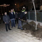 Momento en que se realizó la plantación del olmo. CAMPOS