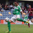 Roberto Puente, a la izquierda, atraviesa un momento dulce en su faceta de goleador. IÑAKI PORTO