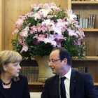 Angela Merkel y François Hollande, en la Embajada de Francia en Berlín, este martes.