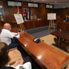 Momento de la presentación, ayer en el salón de Plenos, de los avances en la plataforma logística de Ponferrada. L. DE LA MATA