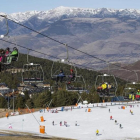 Esquiadores en la estación de La Molina