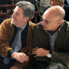 Eguiguren (izquierda) y el exconsejero de Interior con el Gobierno vasco del PSE, Rodolfo Ares, en octubre del 2012.