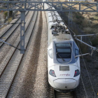 Un modelo del Alvia, que releva a uno de los trenes AVE de la conexión de León con Madrid. RAMIRO
