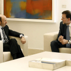 El líder del PSOE, Alfredo Pérez Rubalcaba, en el encuentro de ayer con Mariano Rajoy.
