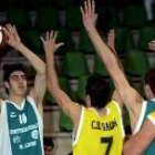 Javi Vaca, en el partido del Universidad contra el Sarria, antes del parón