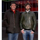 Carlos D. Cidón, junto a su hijo, Noé Domínguez