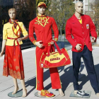 Los uniformes de la polémica han desatado feroces críticas.