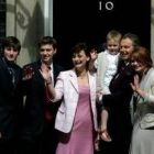 La familia Blair posa ante la residencia oficial del primer ministro