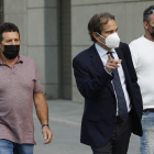 El patrón del ‘Villa de Pitanxo’, Juan Padín Costa y su sobrino. MARISCAL