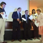 Un momento de la entrega de diplomas ayer, en el aula de la Uned.