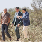 Pedro Sánchez ayer, durante su visita a Doñana JOSÉ MANUEL VIDAL