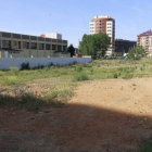 La parcela en la que se construirá el centro linda con el CHF, al final del paseo del Parque.